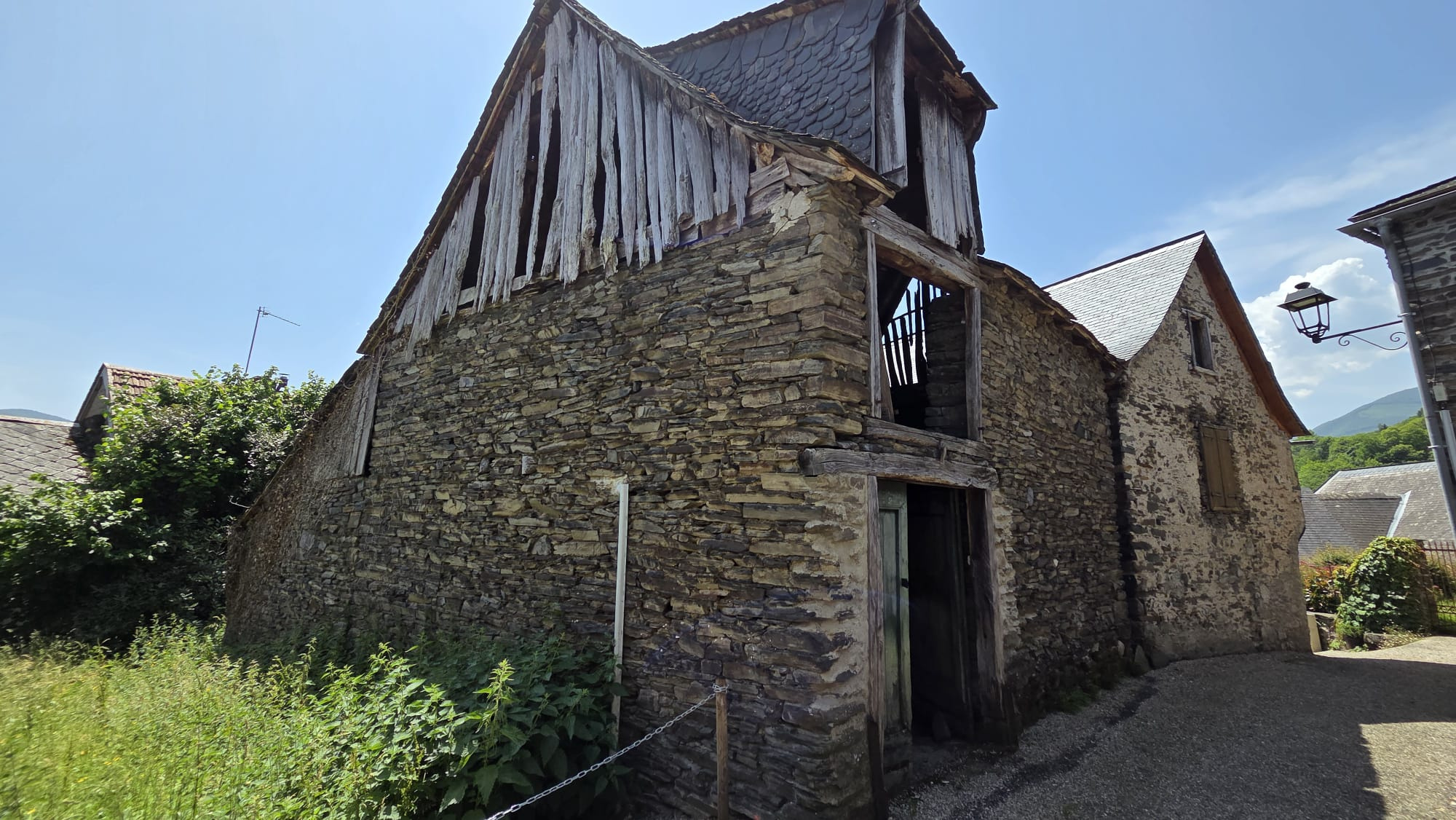 Rare au coeur d'un petit village de montagne