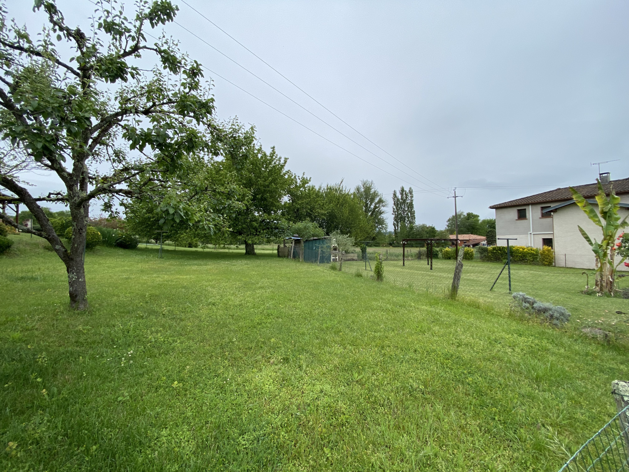 Terrain a bâtir pour garage ou chalet à usage d'habitation