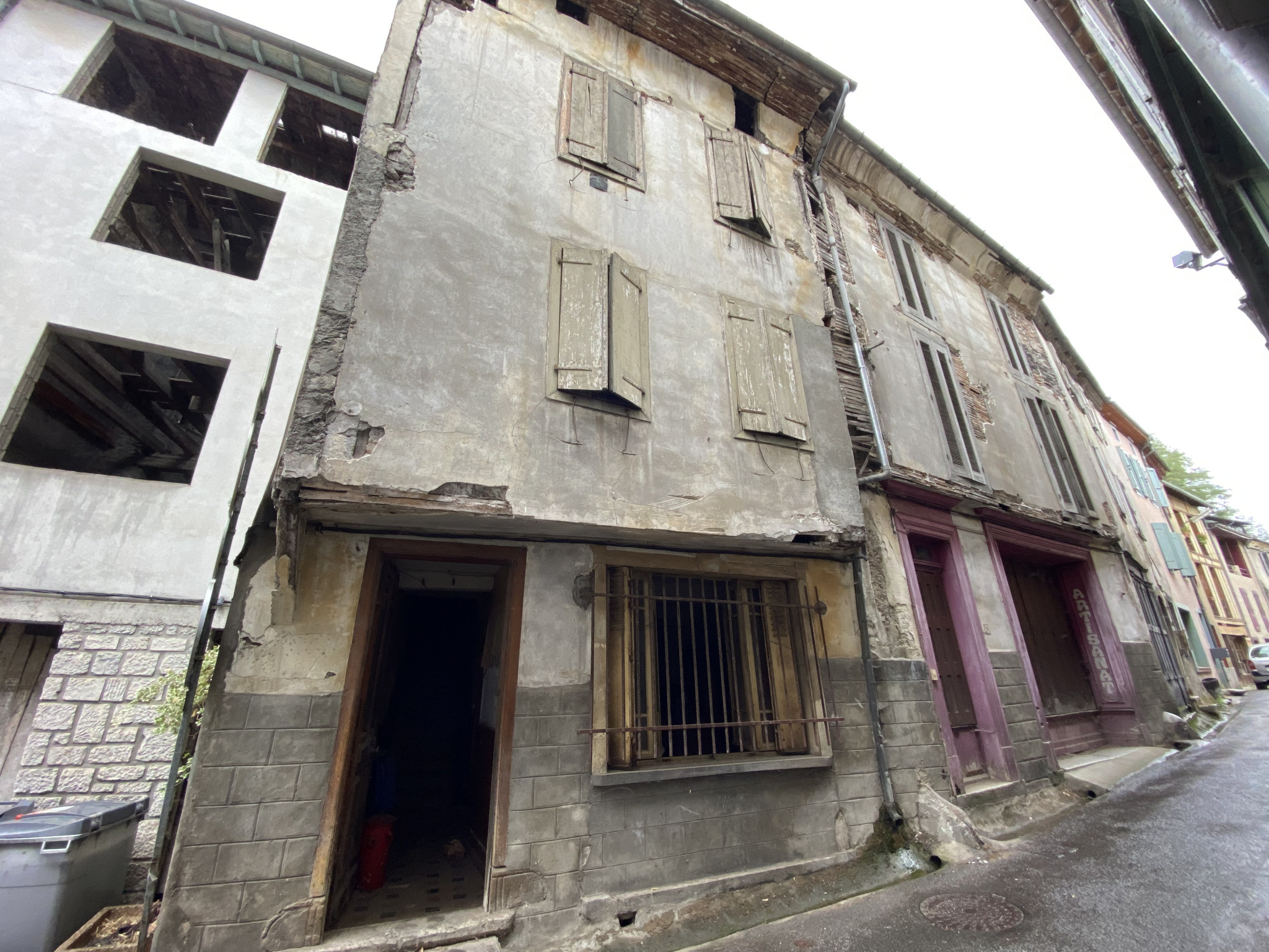 Maison de village avec pignon sur rue
